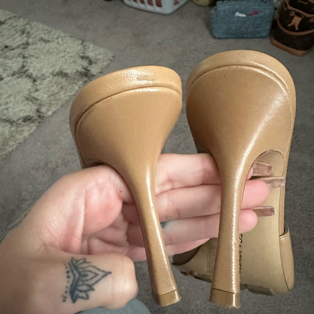 Bottega Veneta Beige Leather Heels - Picture 7 of 7